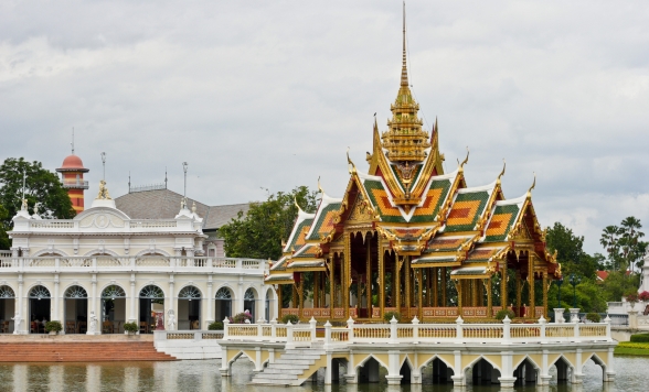 世界遺産アユタヤ 5つの主要遺跡＆バンパイン宮殿＜日本語ガイド/1日/タイ料理の昼食付き/象乗り体験込み＞